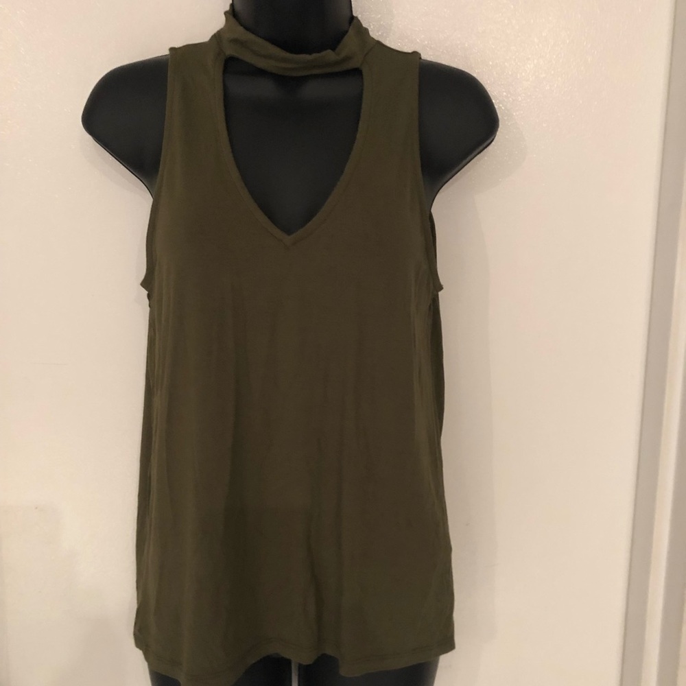 3/$20 Pull & Bear Olive Cut-out tank NET Size S